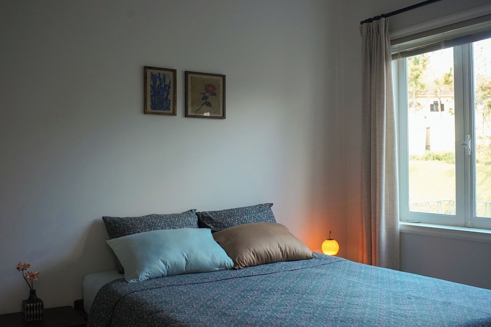 Comfort, Queen Bed, Garden View