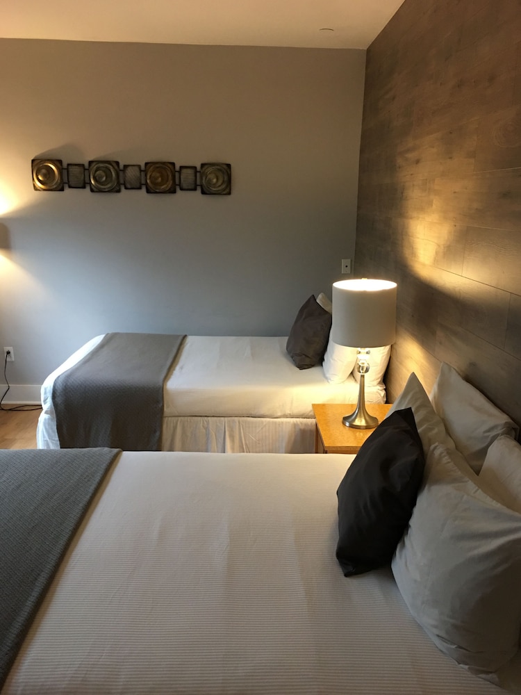 Century Hotel 30/62
