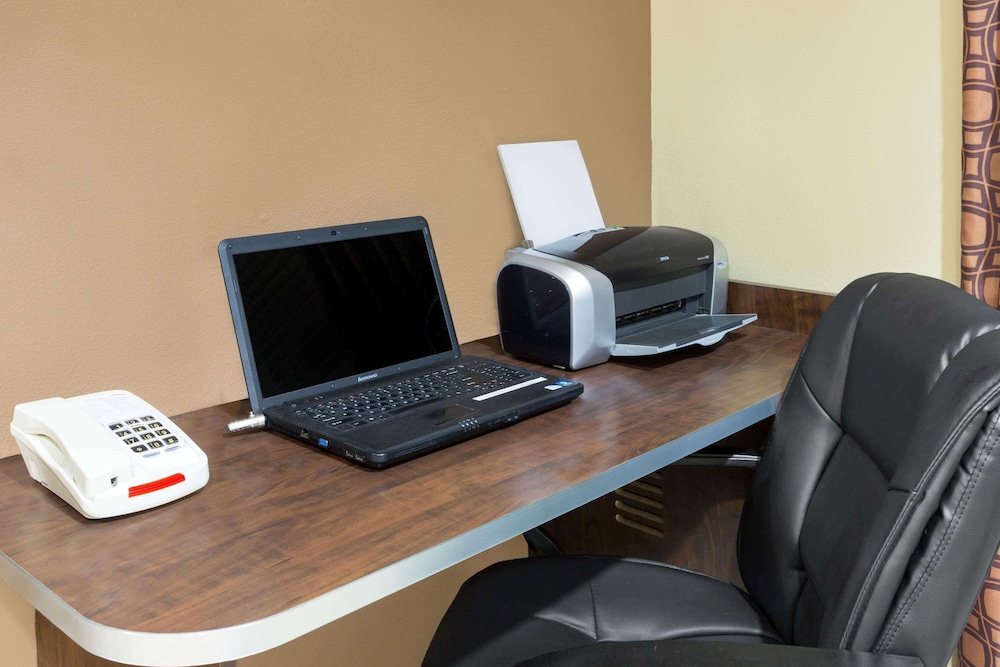 Microtel Inn & Suites By Wyndham Ozark 20/20