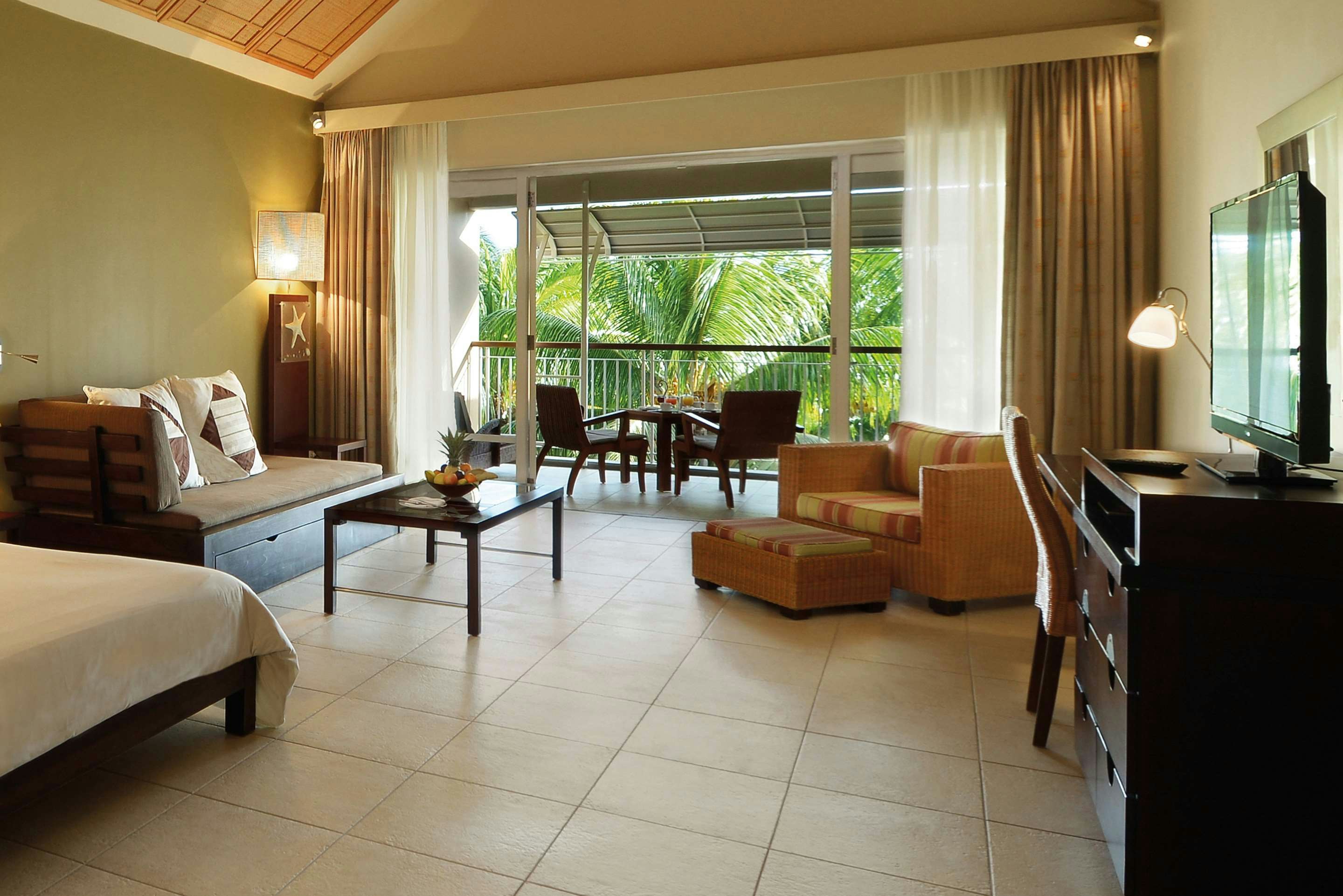 Victoria Beachcomber Resort and Spa 23/54