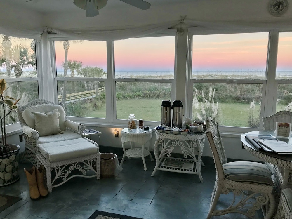 Beachfront Bed & Breakfast 15/46
