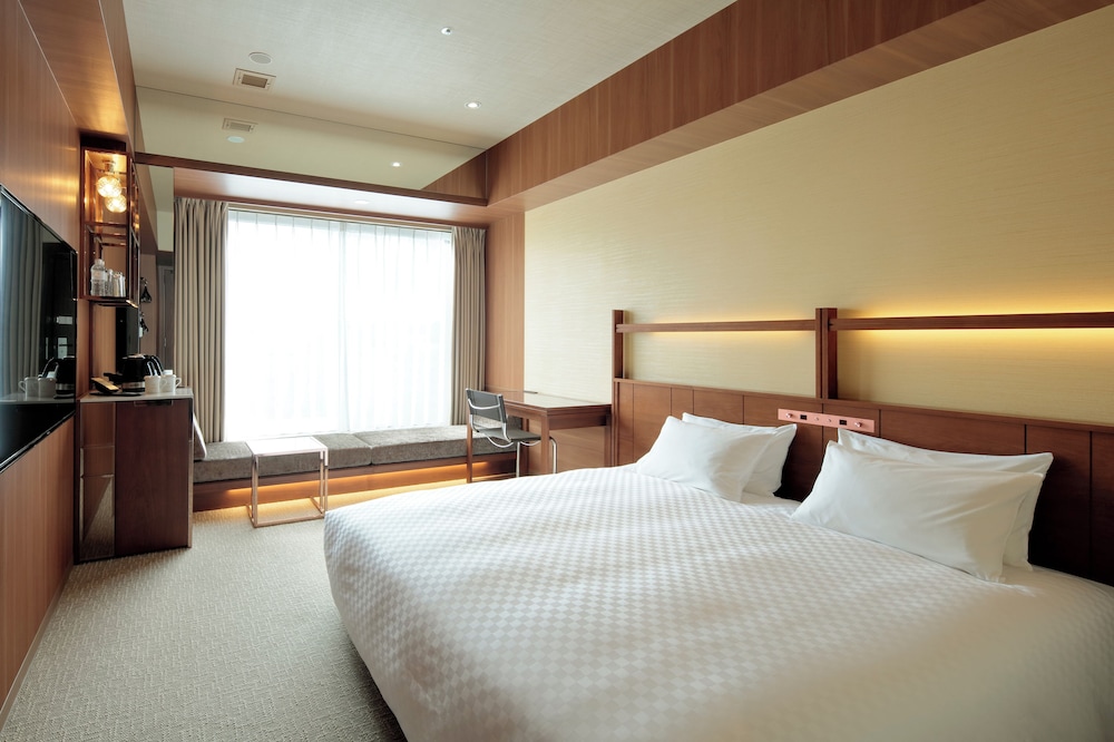 ROOM, KING BED, LOUNGE ACCESS, HIGH FLOOR