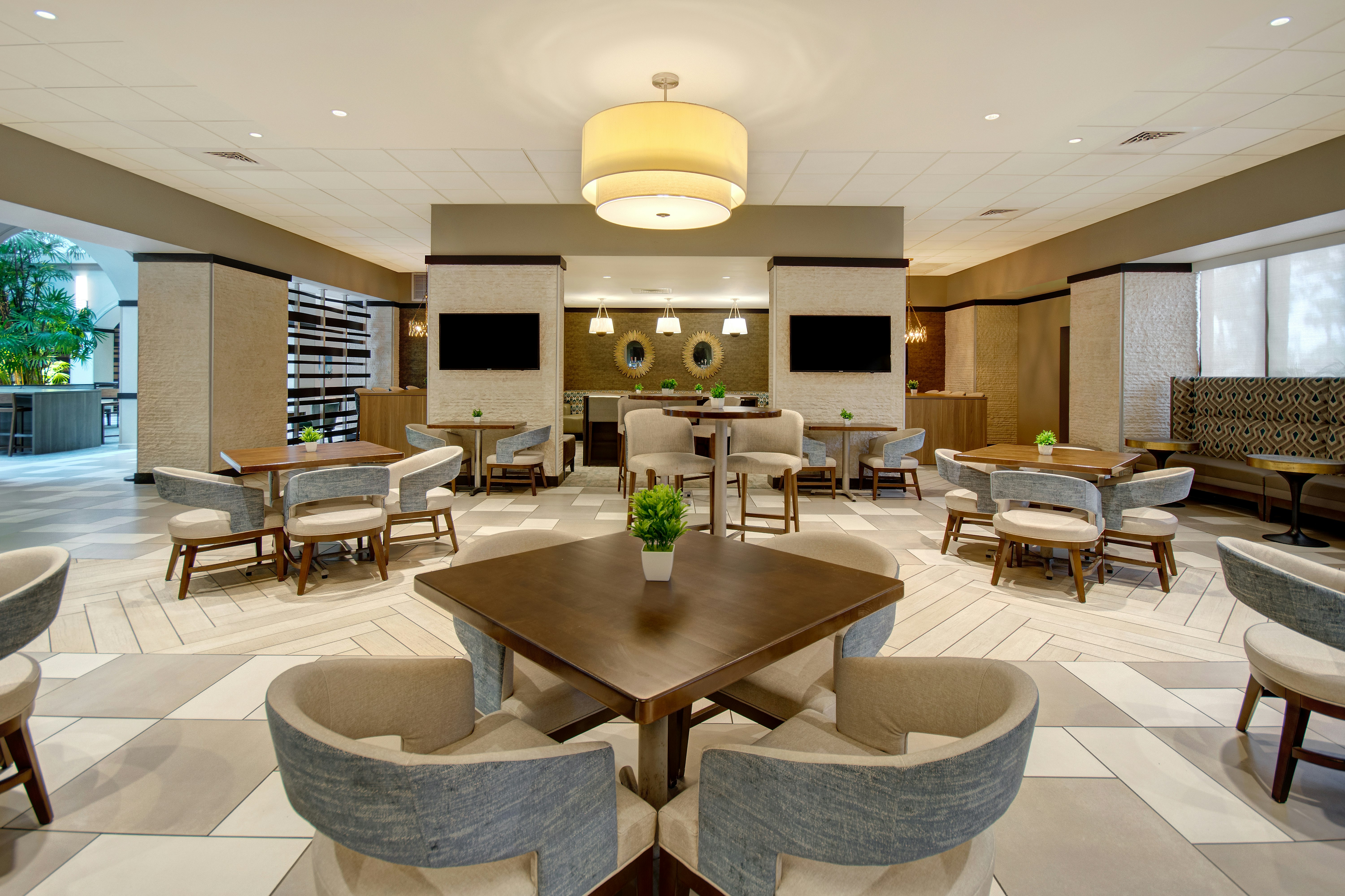 Embassy Suites by Hilton Jacksonville Baymeadows 43/85