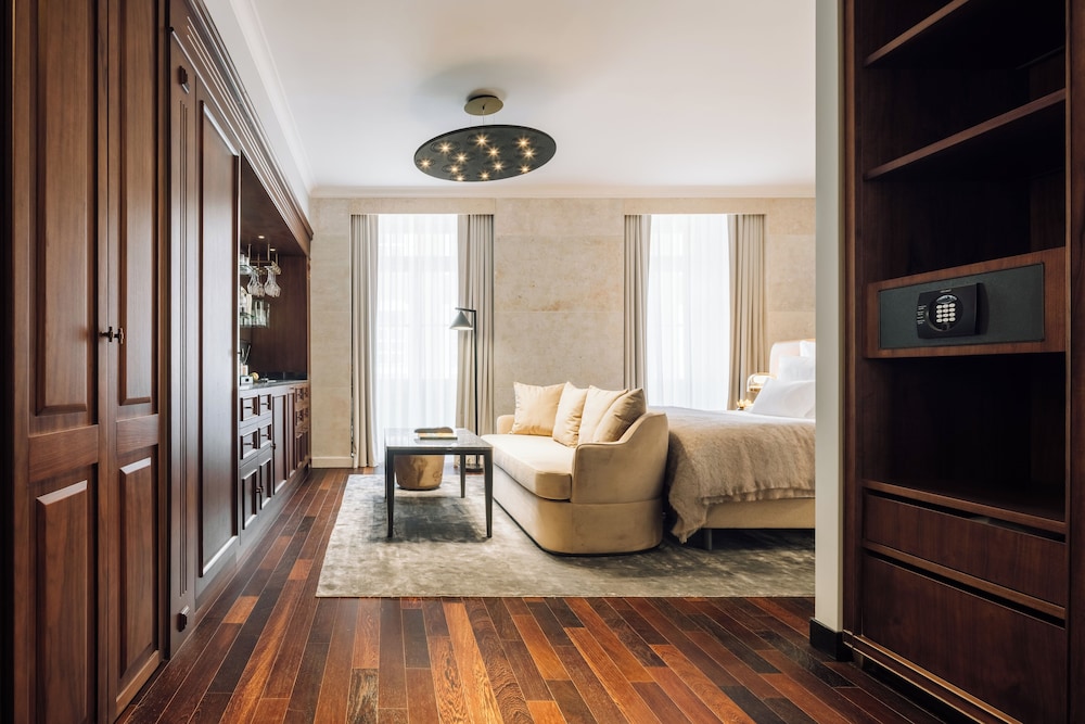 MYTHIC SANA Downtown Suites 12/50