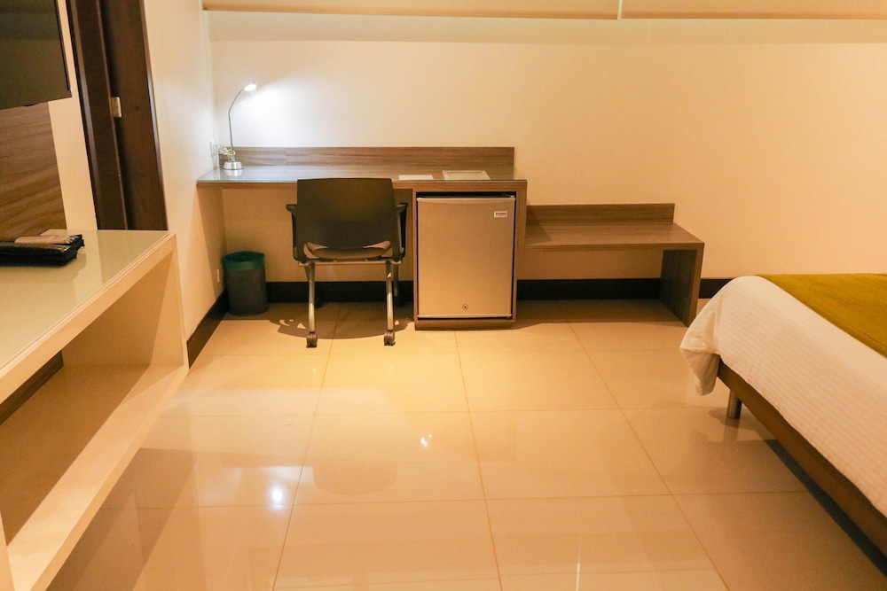 Hotel Loyds 48/64