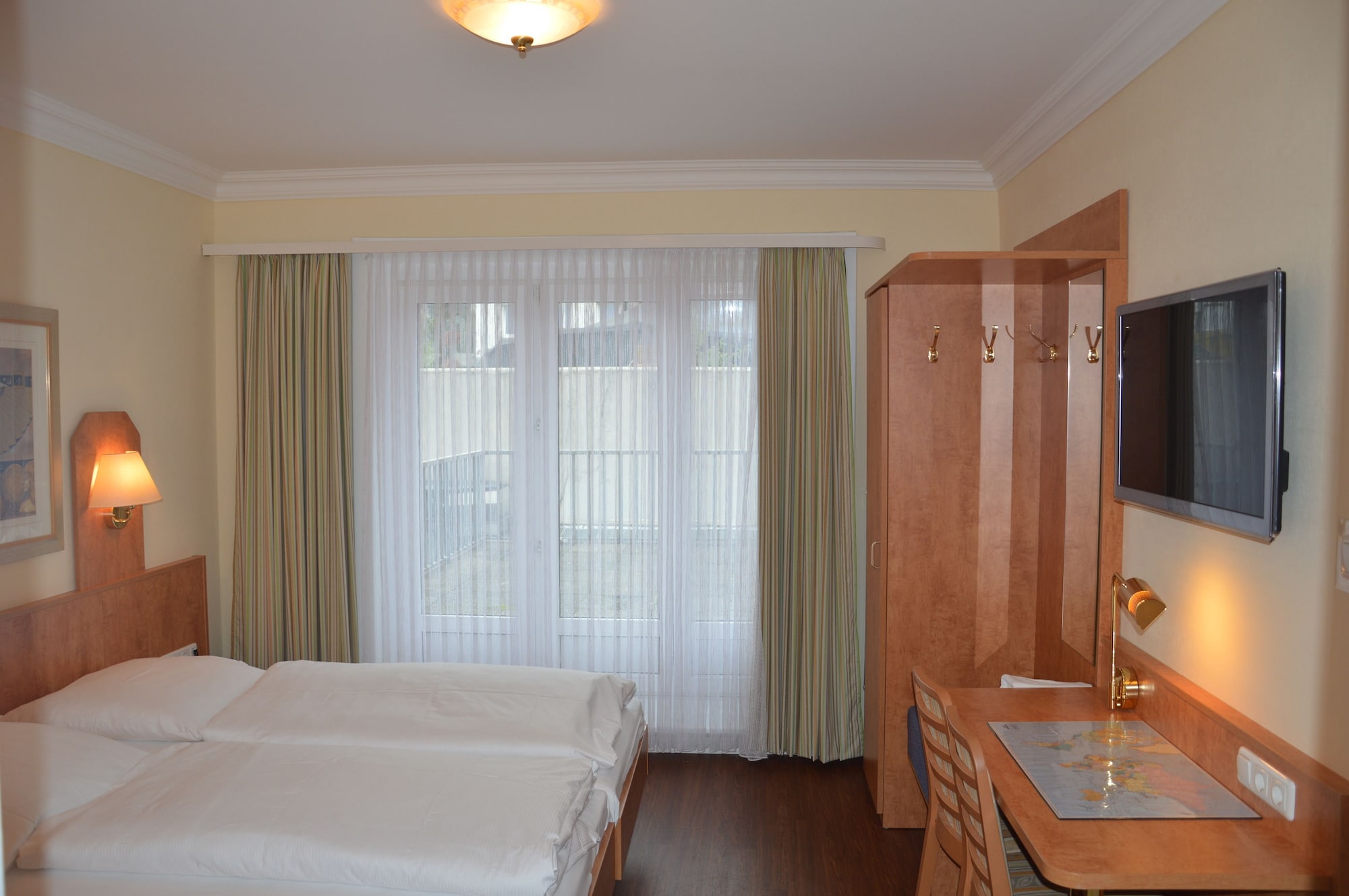 ECONOMY, DOUBLE BED, EXTERNAL BATHROOM