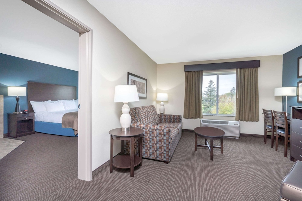 AmericInn by Wyndham Windom 11/22