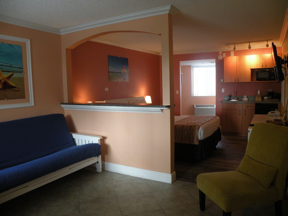 PELICAN POINTE SUITES 12/58