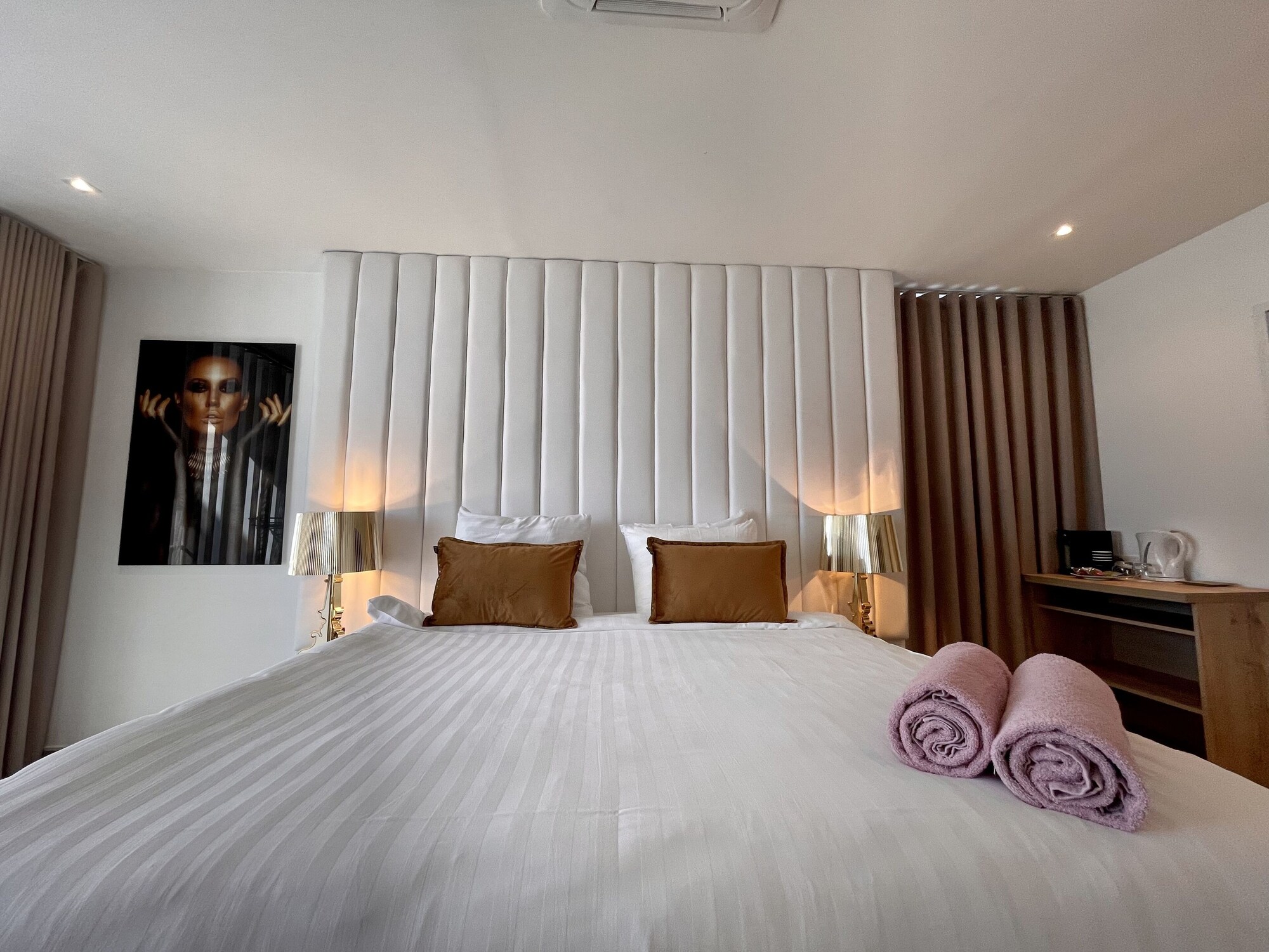COMFORT, KING BED, SEA VIEW