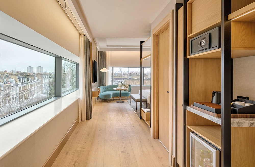 Deluxe, King Bed, Hyatt Regency London Olympia 8/8