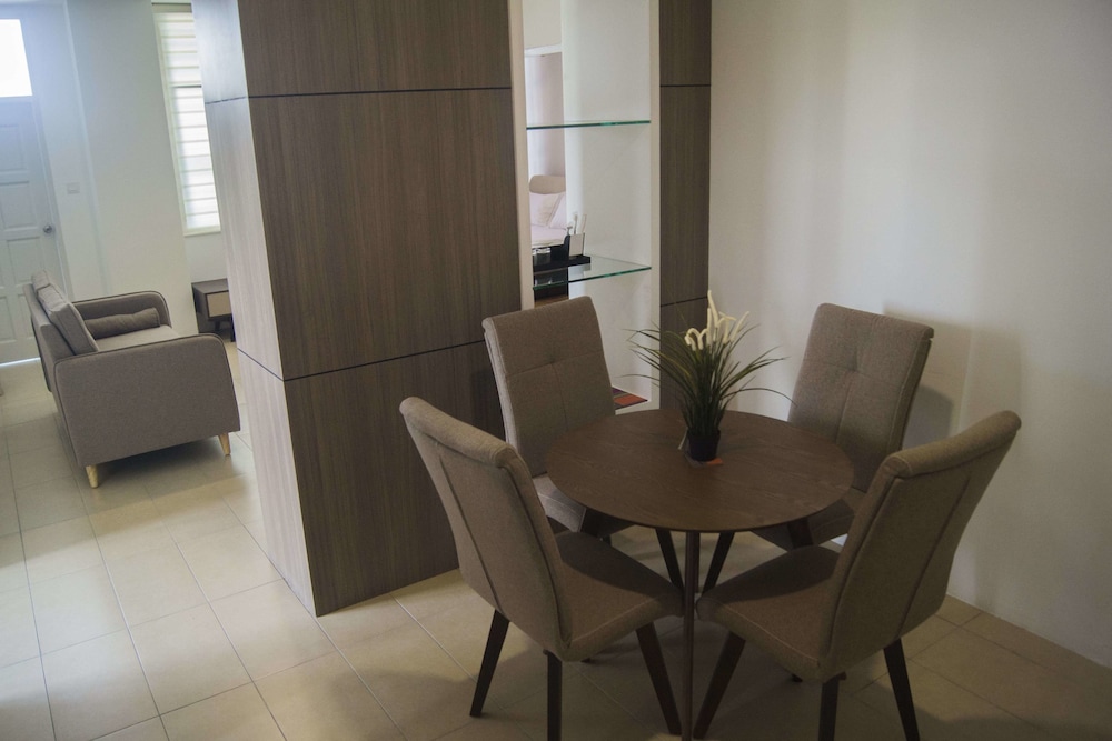Roxy Hotel Apartment 46/58