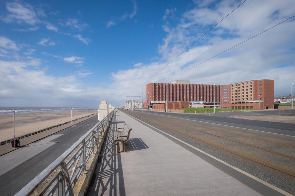 Grand Hotel Blackpool 46/50