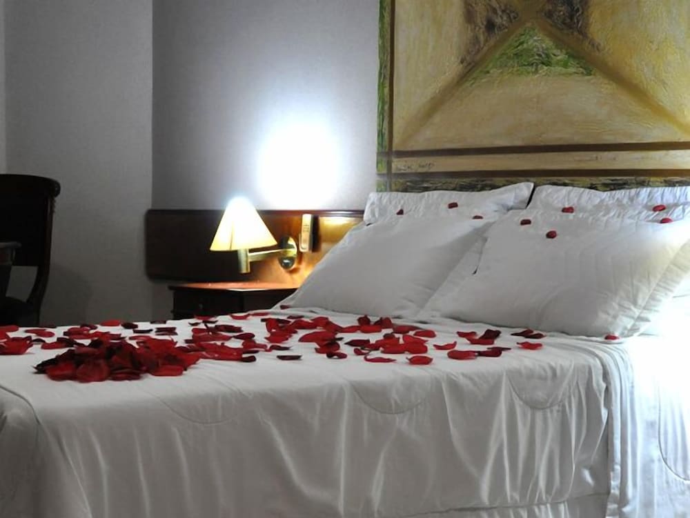 Crystal Plaza Hotel 28/47