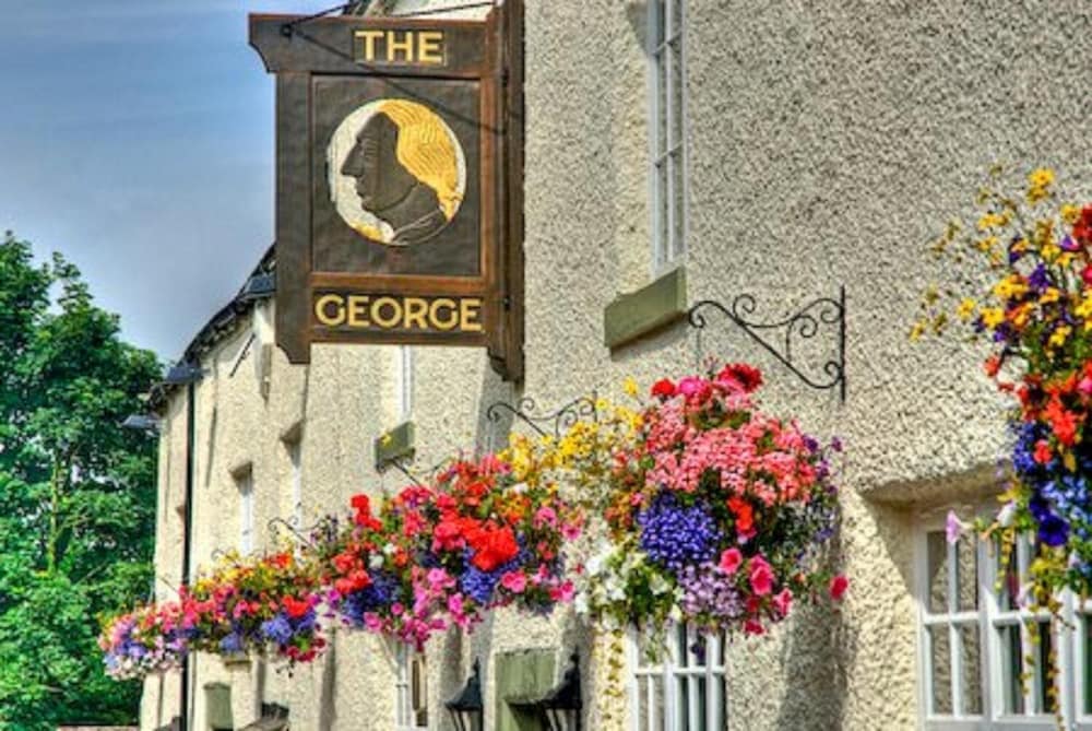 THE GEORGE HOTEL 44/47