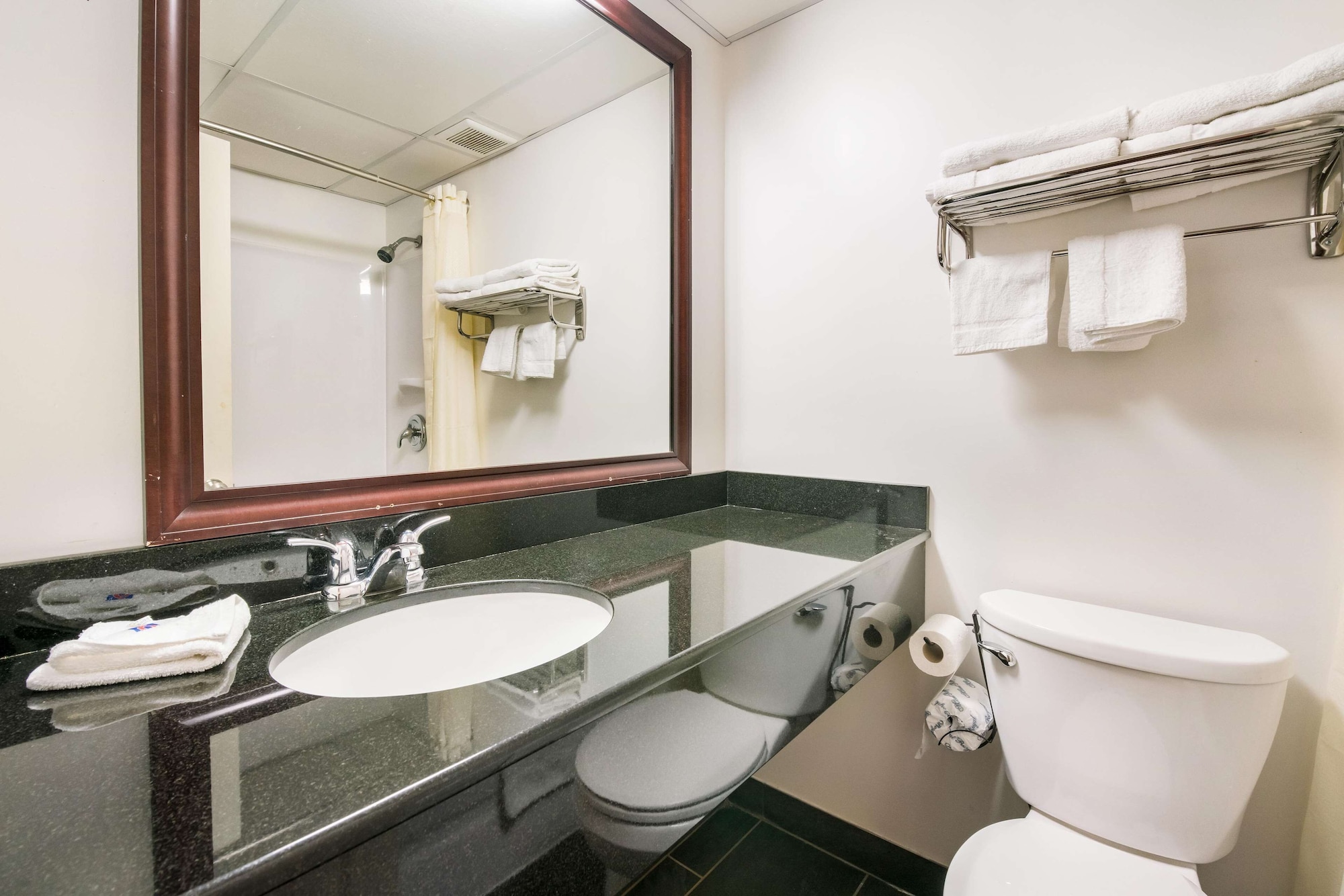 غرفة قياسية بسريرين مزدوجين، Motel6 Tinton Falls, NJ - Neptune 5/5