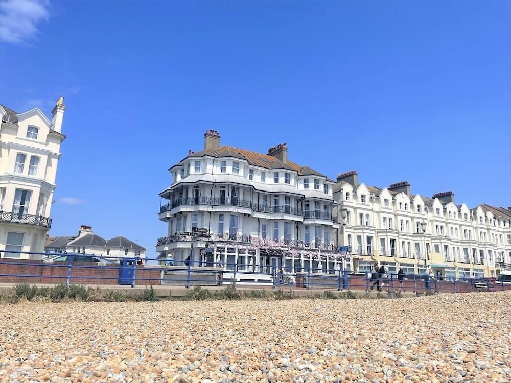 East Beach Hotel 49/54