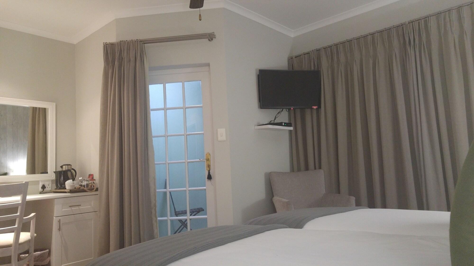 Lodge On Main Guest House 13/60