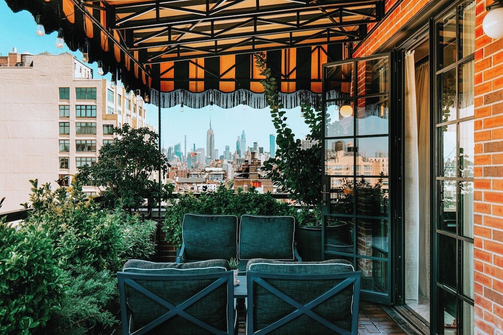 Soho Grand Hotel 69/73