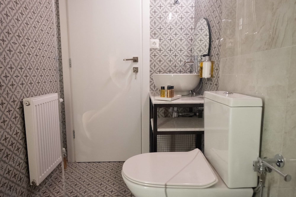 Athenian Yard Suites 49/50