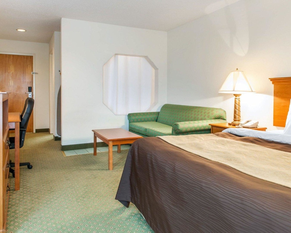 Quality Inn & Suites Near Amish Country 30/53
