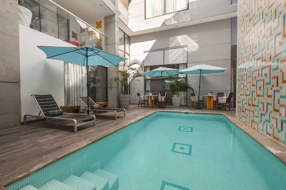 First Class Hotel 40/68