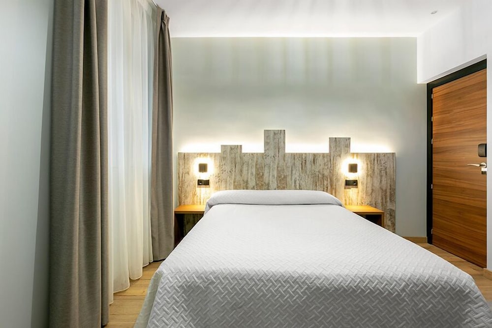 Hostal Anton Martin 8/61
