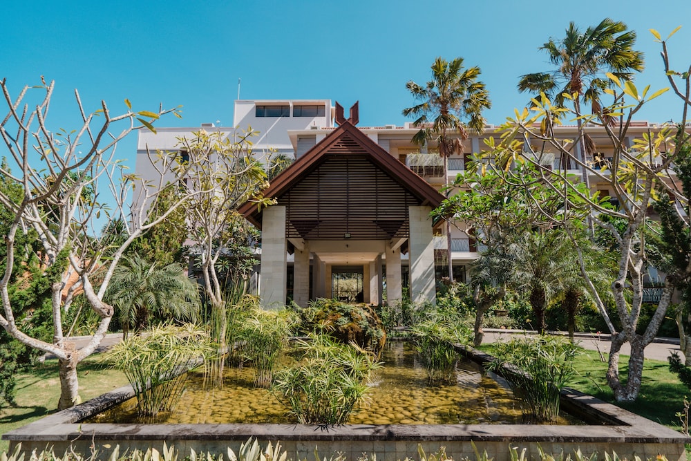 Bintang Flores Hotel 64/65