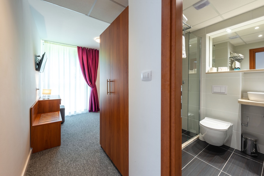 Hotel Komodor 26/63