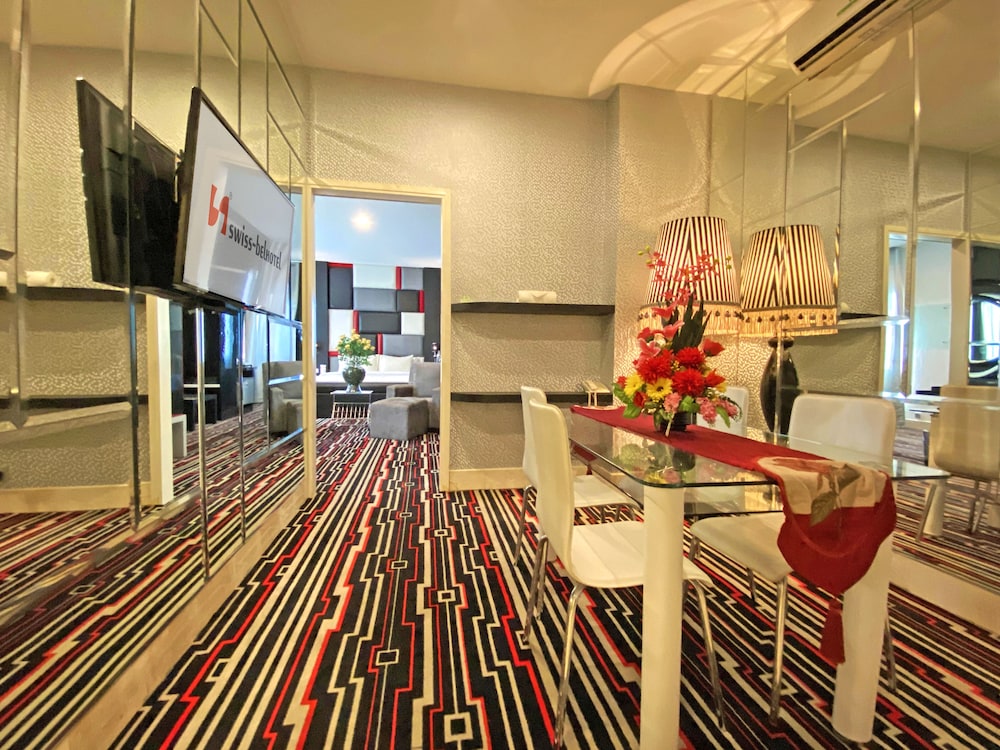 Swiss-Belcourt Makassar 26/36