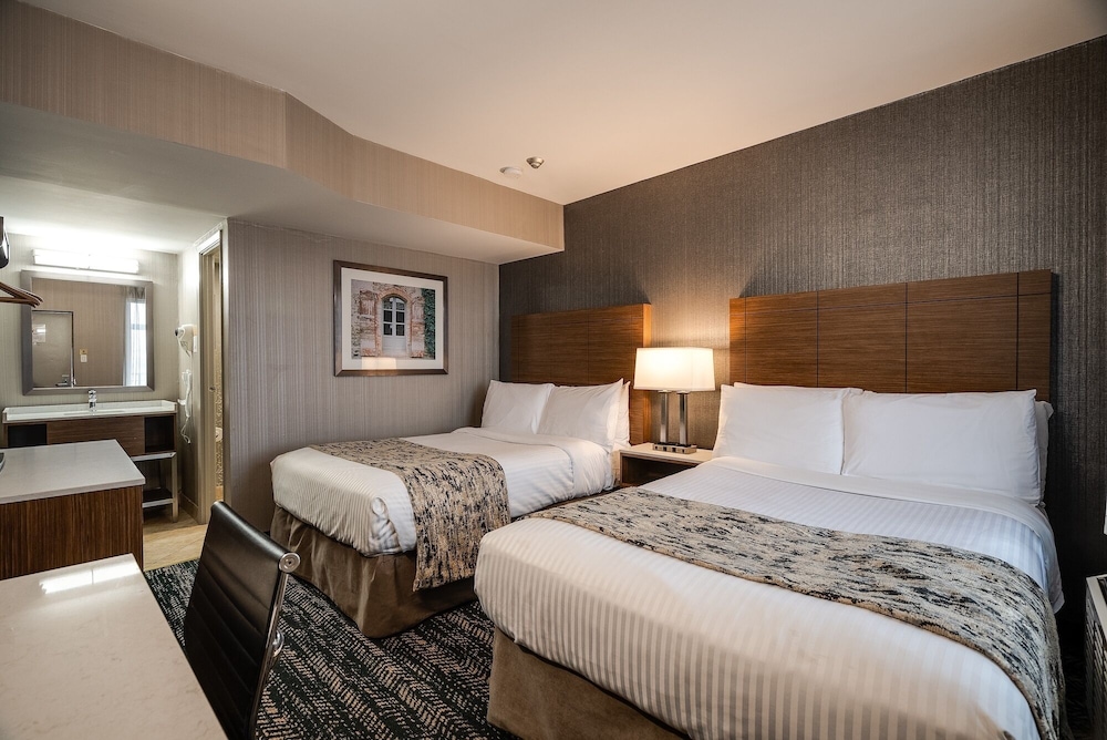 STANDARD, 2 DOUBLE BEDS