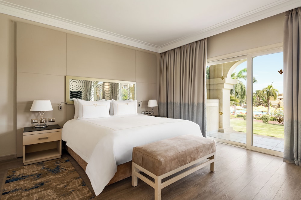 JUNIOR SUITE, KING BED