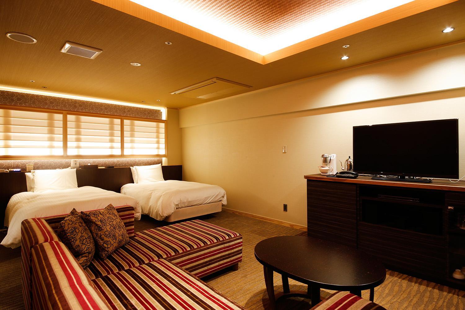 Grand, Solo, Type H, Twin Beds