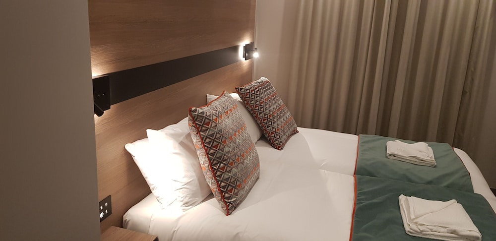 Oxford Hotel Earls Court 43/62