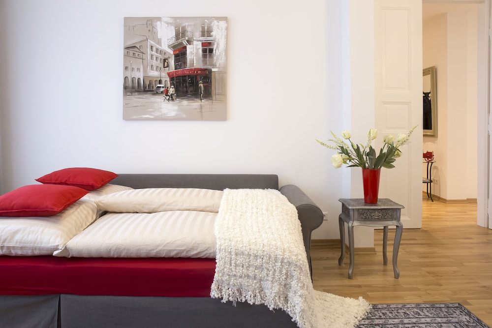 Leon Suite Apartments 26/50