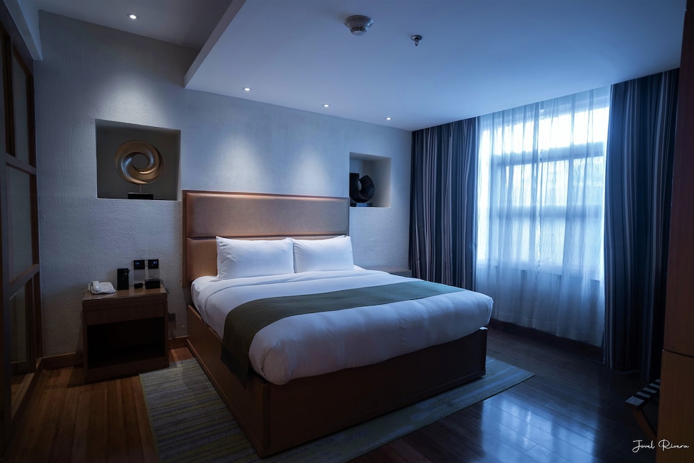 Holiday Inn Baguio City Centre 8/25