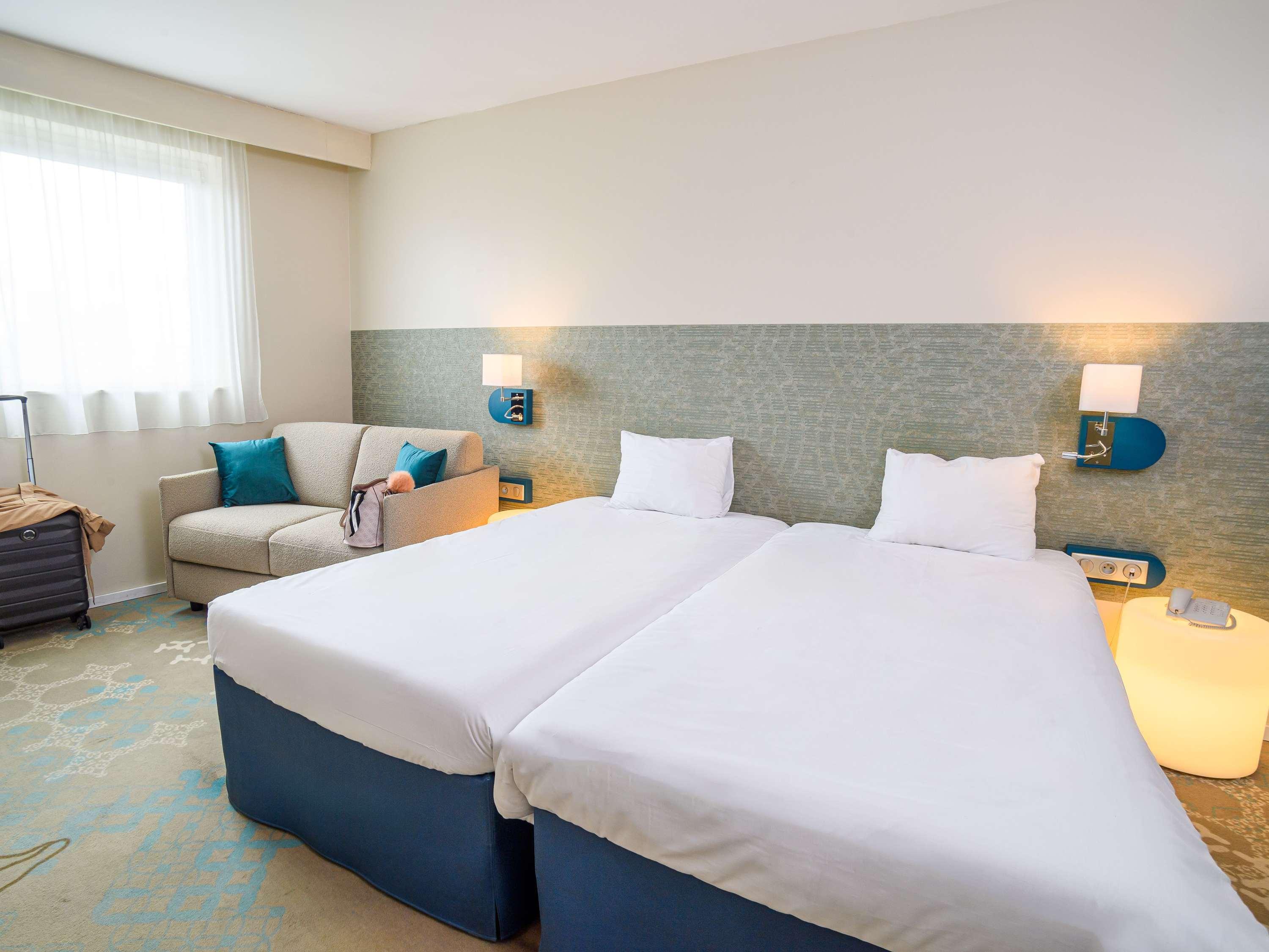 STANDARD, TWIN BEDS, SOFA