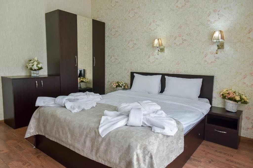 STANDARD, DOUBLE BED