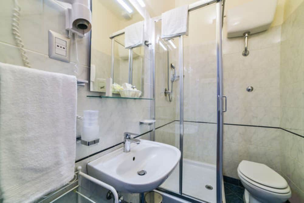 غرفة أساسية رباعية بثلاثة أسرّة بغرفة نوم واحدة، Hotel Bella Firenze 5/7