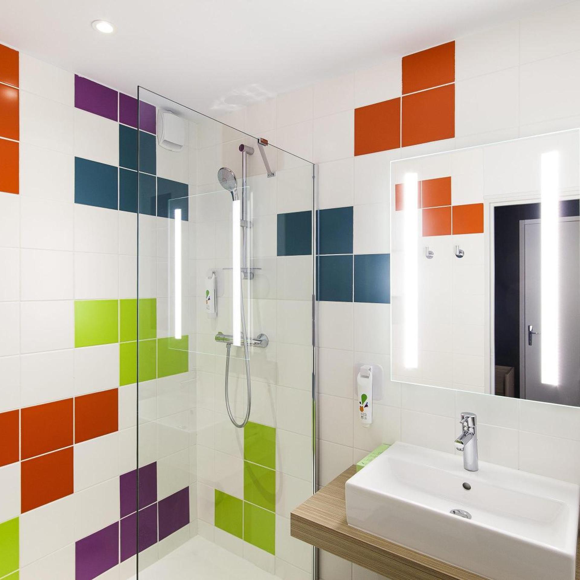 غرفة عائلية بسرير مزدوج مع أريكة، ibis Styles Poitiers Nord 4/4
