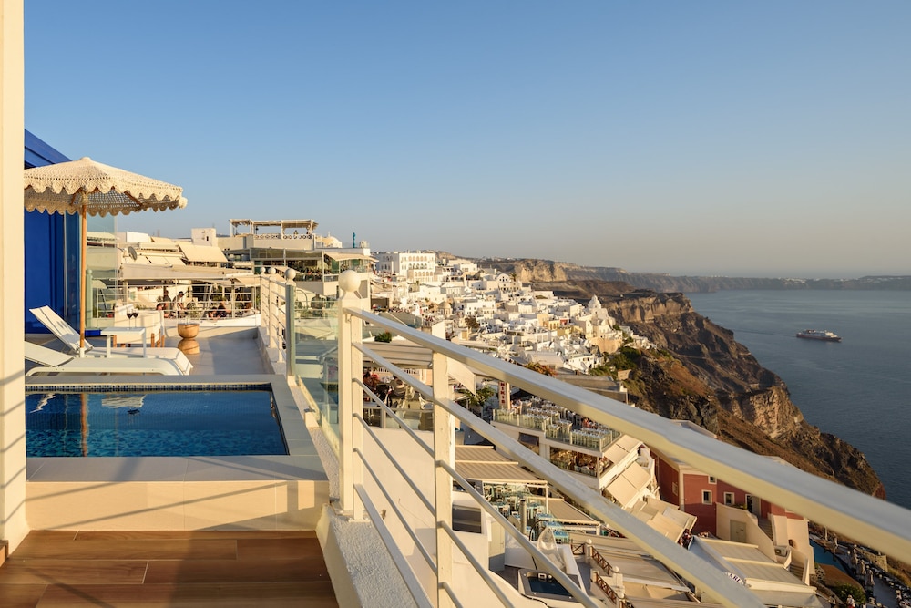 Nefeles Luxury Suites 45/49