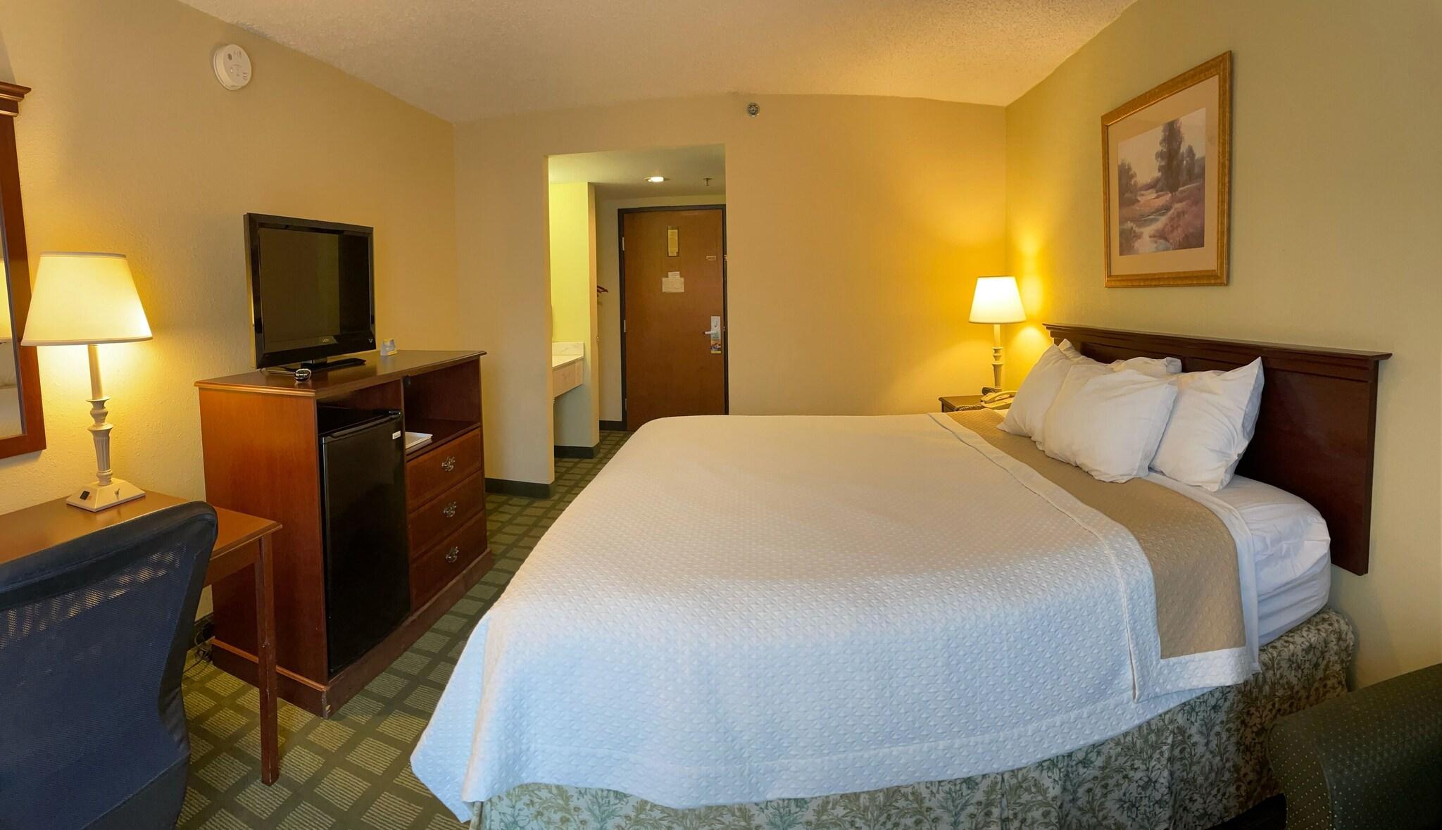 Room at Days Inn & Suites by Wyndham Sutton Flatwoods, SUTTON - WV