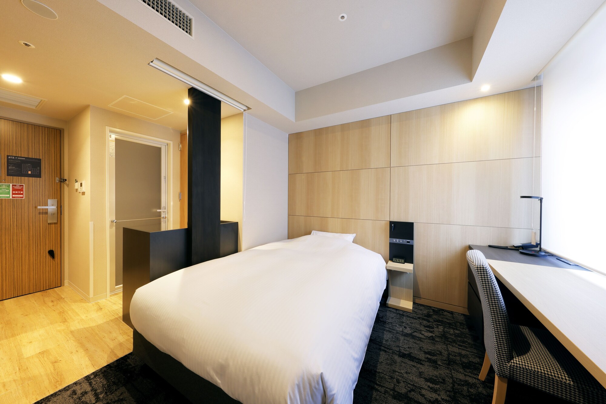 ROOM, SINGLE