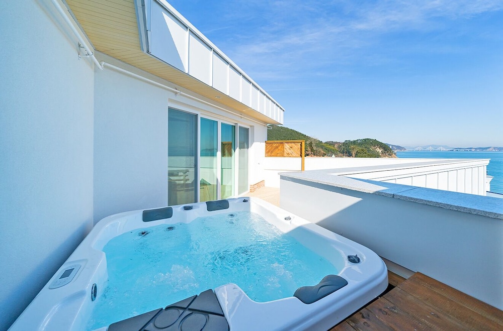 Ocean Terra Resort 16/50