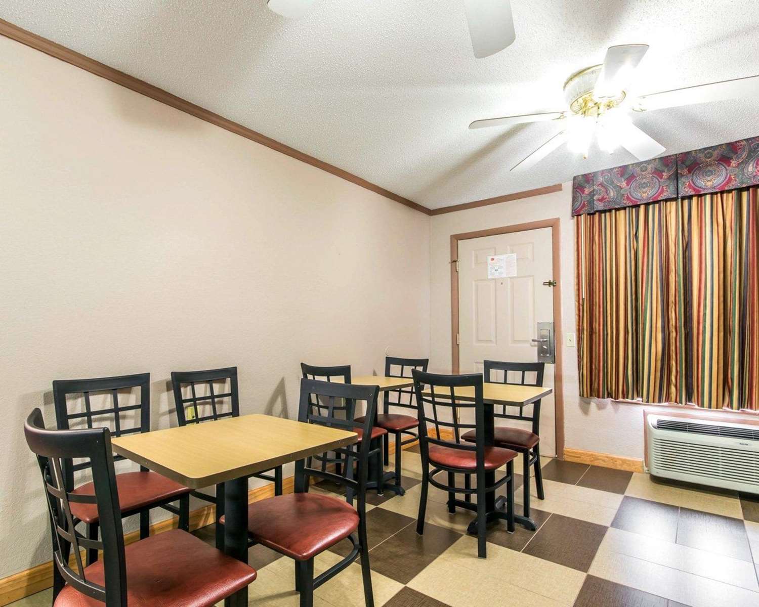 Econo Lodge Franklin South KY 16/19