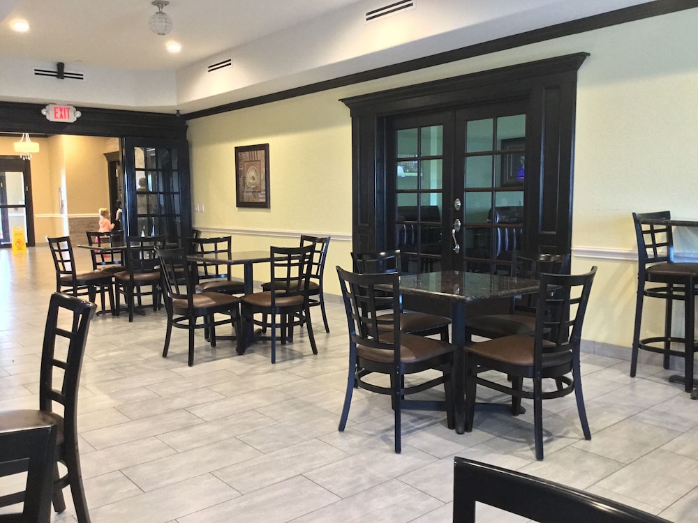 Days Inn & Suites By Wyndham Galveston West/Seawall 20/32