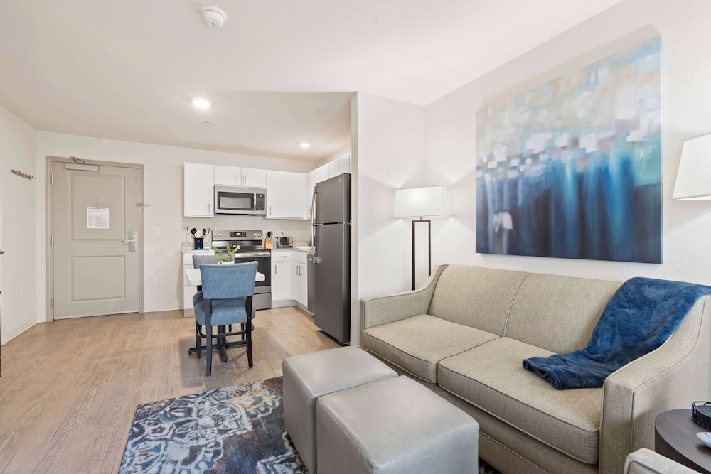 WaterWalk Extended Stay by Wyndham Kansas City - Overland Pk 30/61