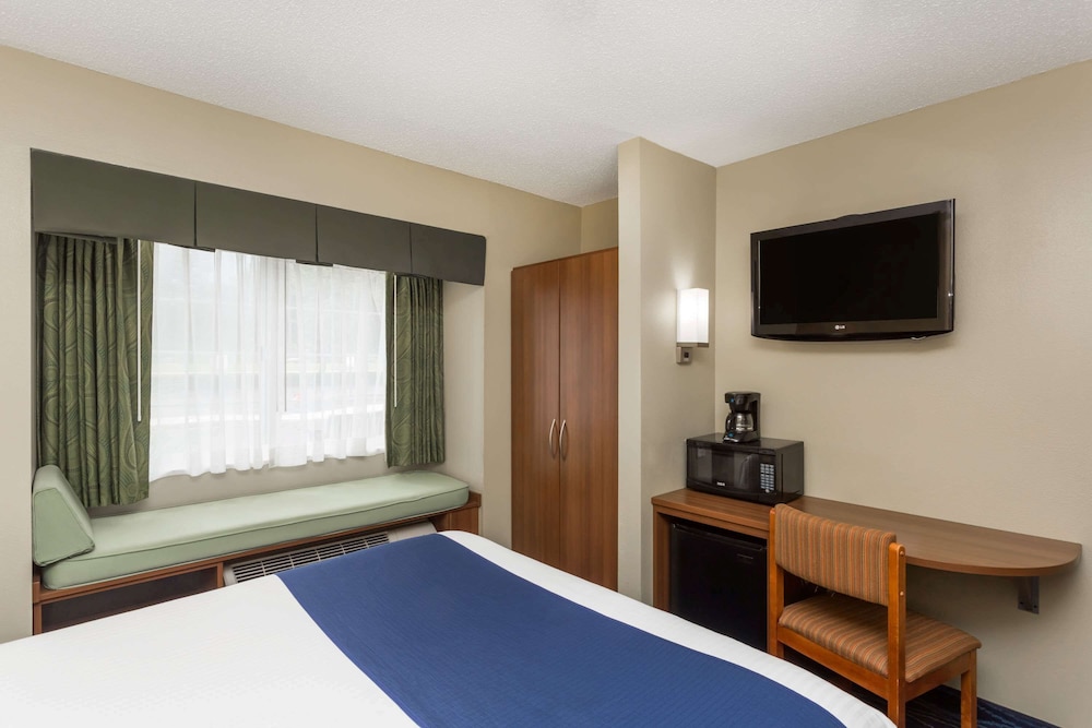 Microtel Inn & Suites by Wyndham Gulf Shores 28/64