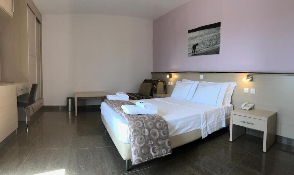 Irini Hotel 23/63