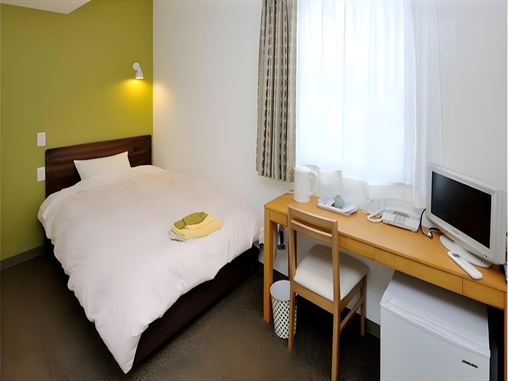 Semi Room, Single, Semi Double Bed