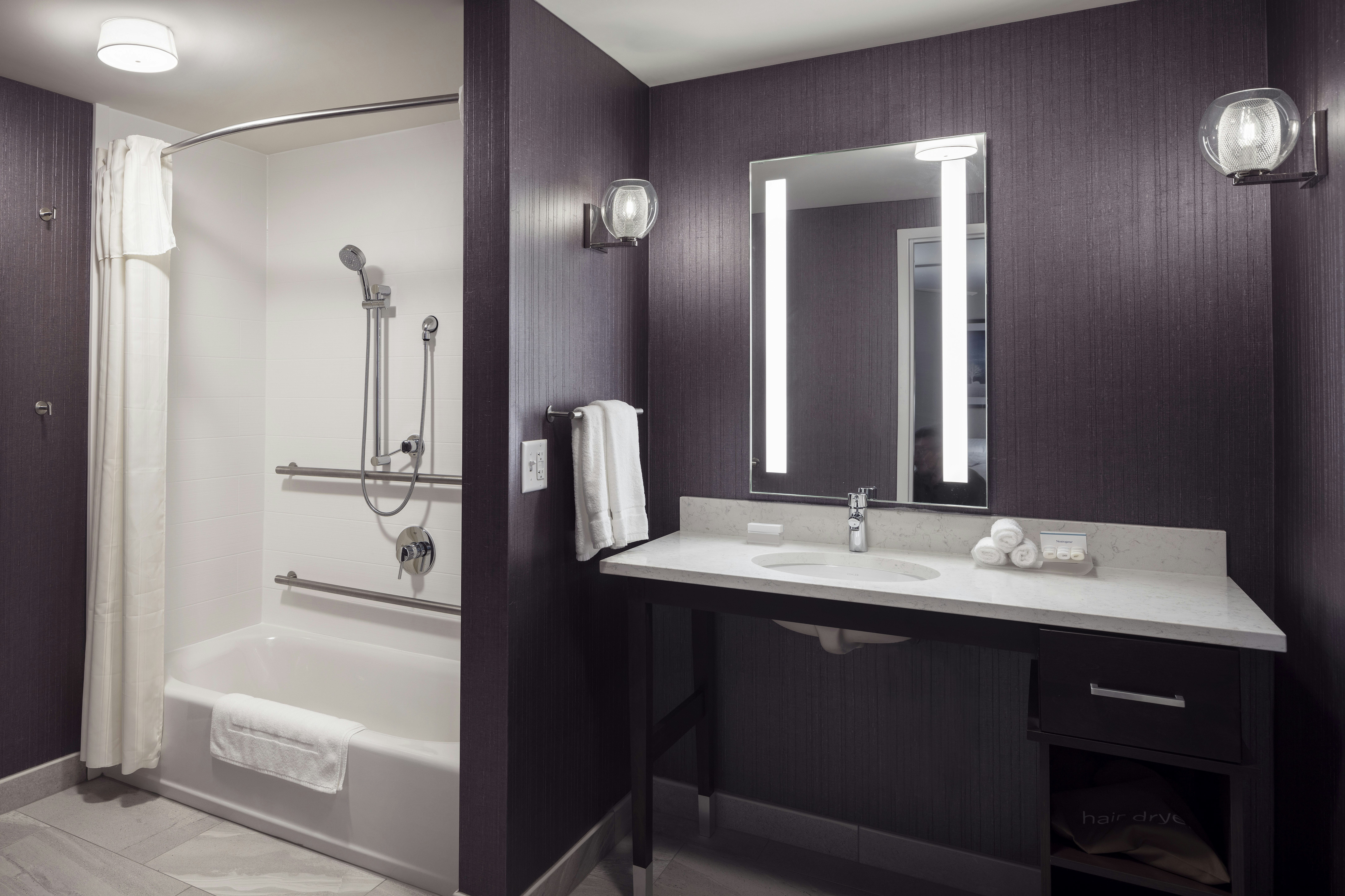 استوديو بسريرين كوين لذوي الإعاقة، Homewood Suites By Hilton Needham Boston 3/4